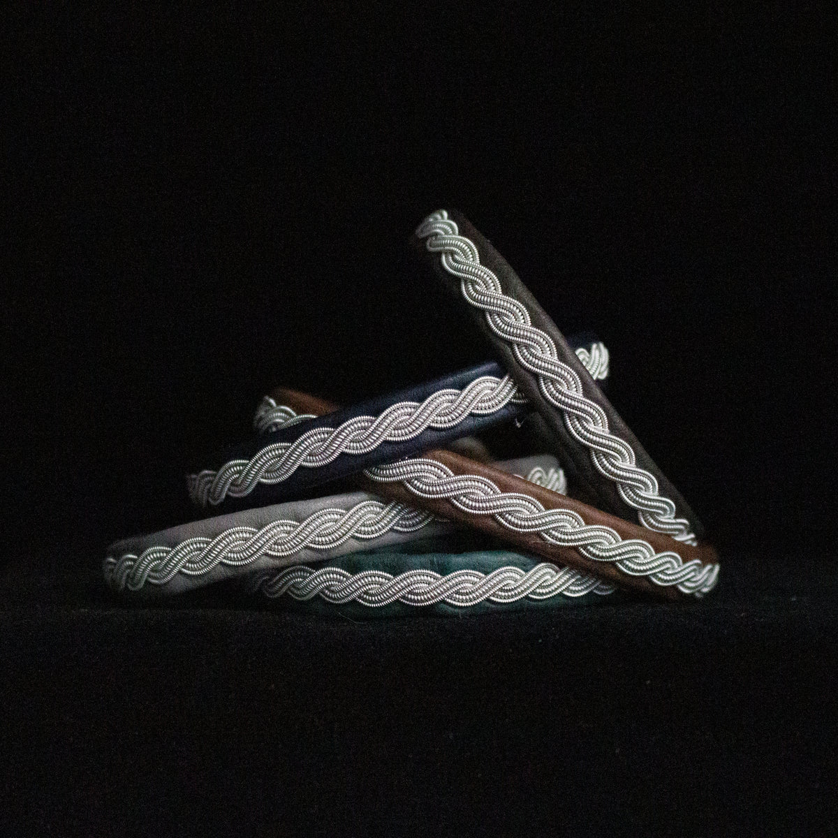 Sámi reindeer leather bracelet with braided pewter thread – Tide II