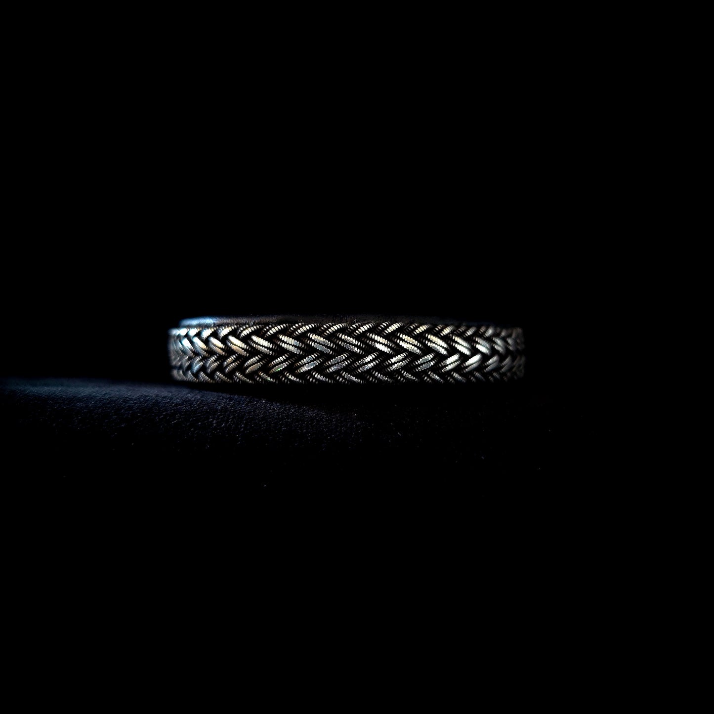 Sámi reindeer leather bracelet with braided pewter thread – One Rope