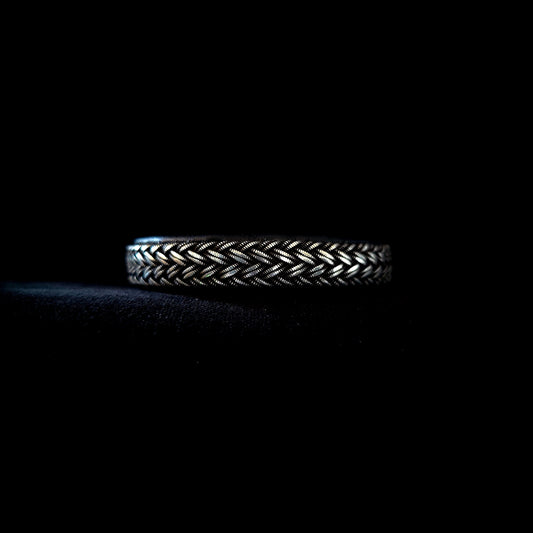 Sámi reindeer leather bracelet with braided pewter thread – One Rope