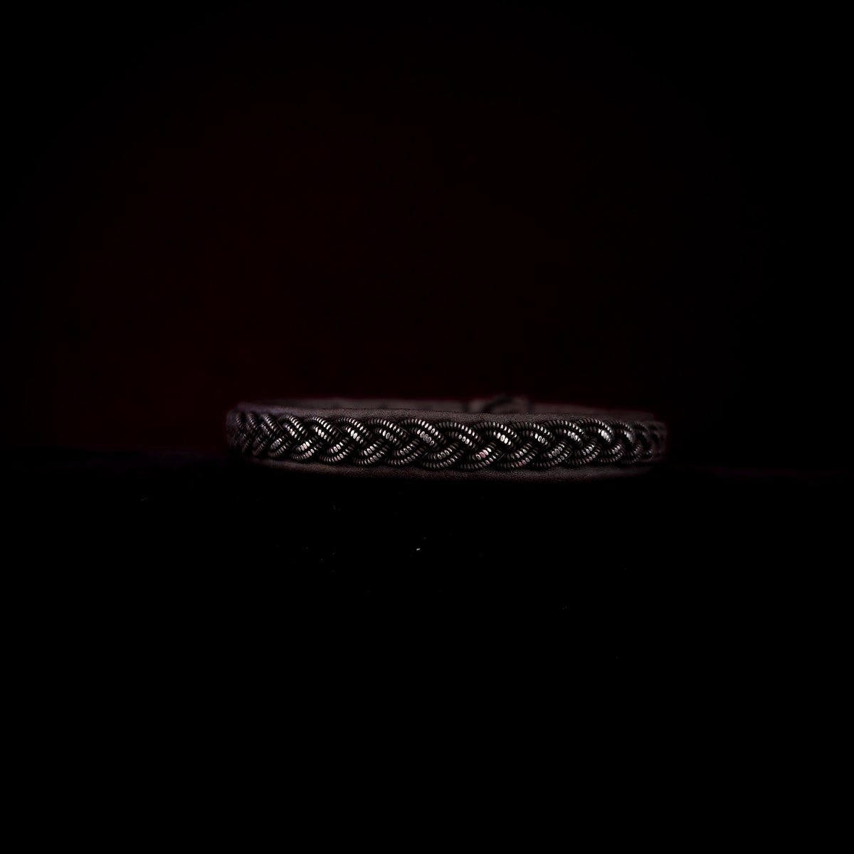 Sámi reindeer leather bracelet with braided pewter thread – Antiqued Dori