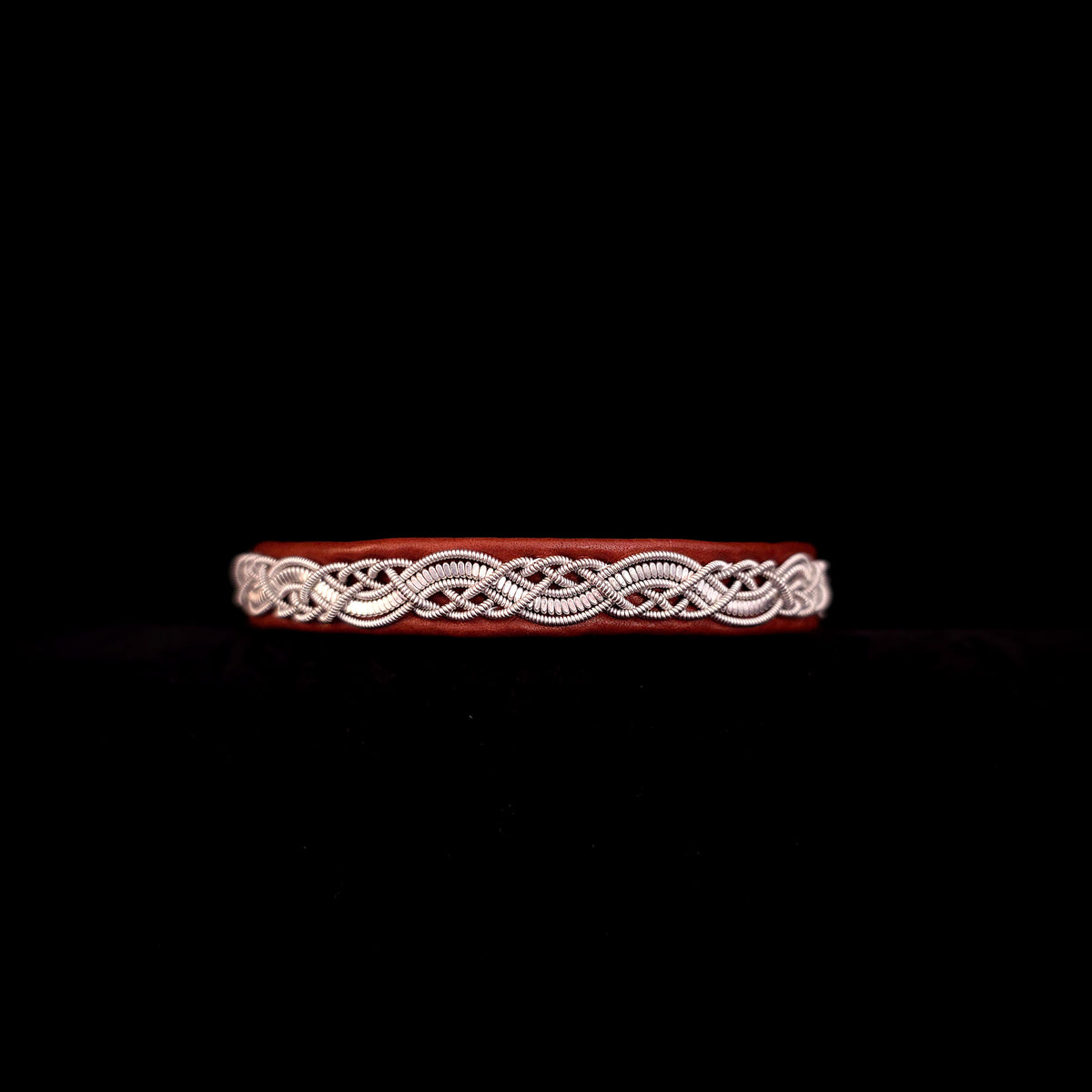 Sámi reindeer leather bracelet with braided pewter thread – Nidhogg Flat