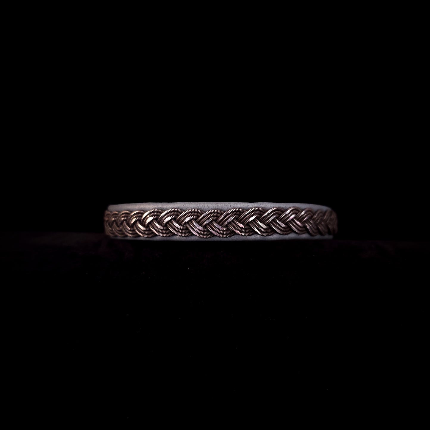 Sámi reindeer leather bracelet with braided pewter thread – antique Anna