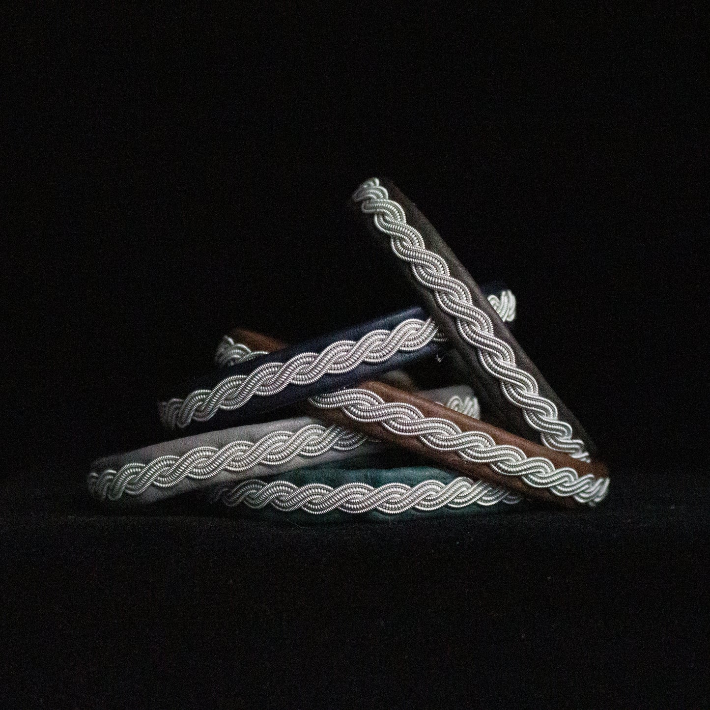 Sámi reindeer leather bracelet with braided pewter thread – Tide II