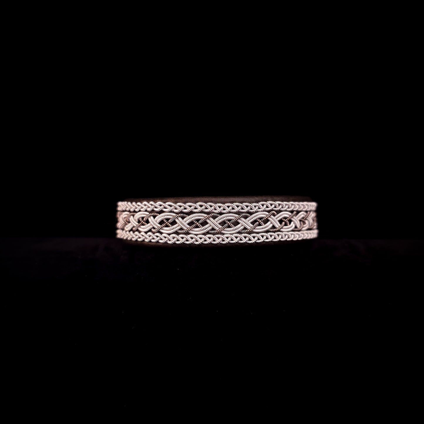 Sámi reindeer leather bracelet with braided pewter thread – Valley