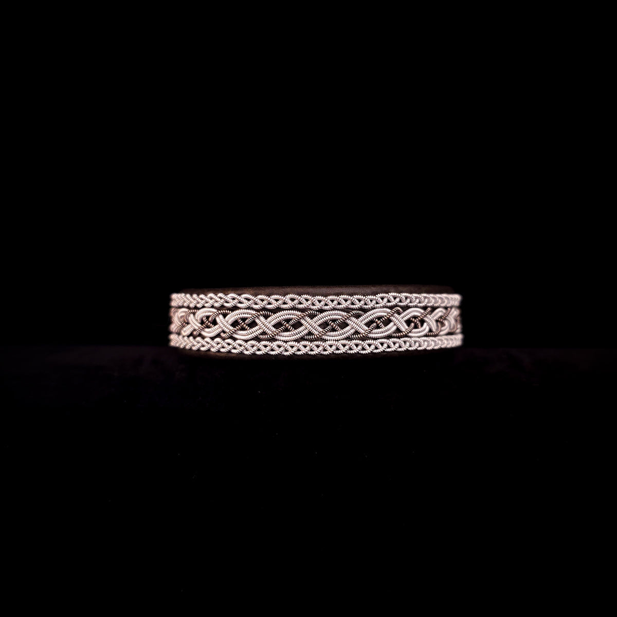 Sámi reindeer leather bracelet with braided pewter thread – Valley