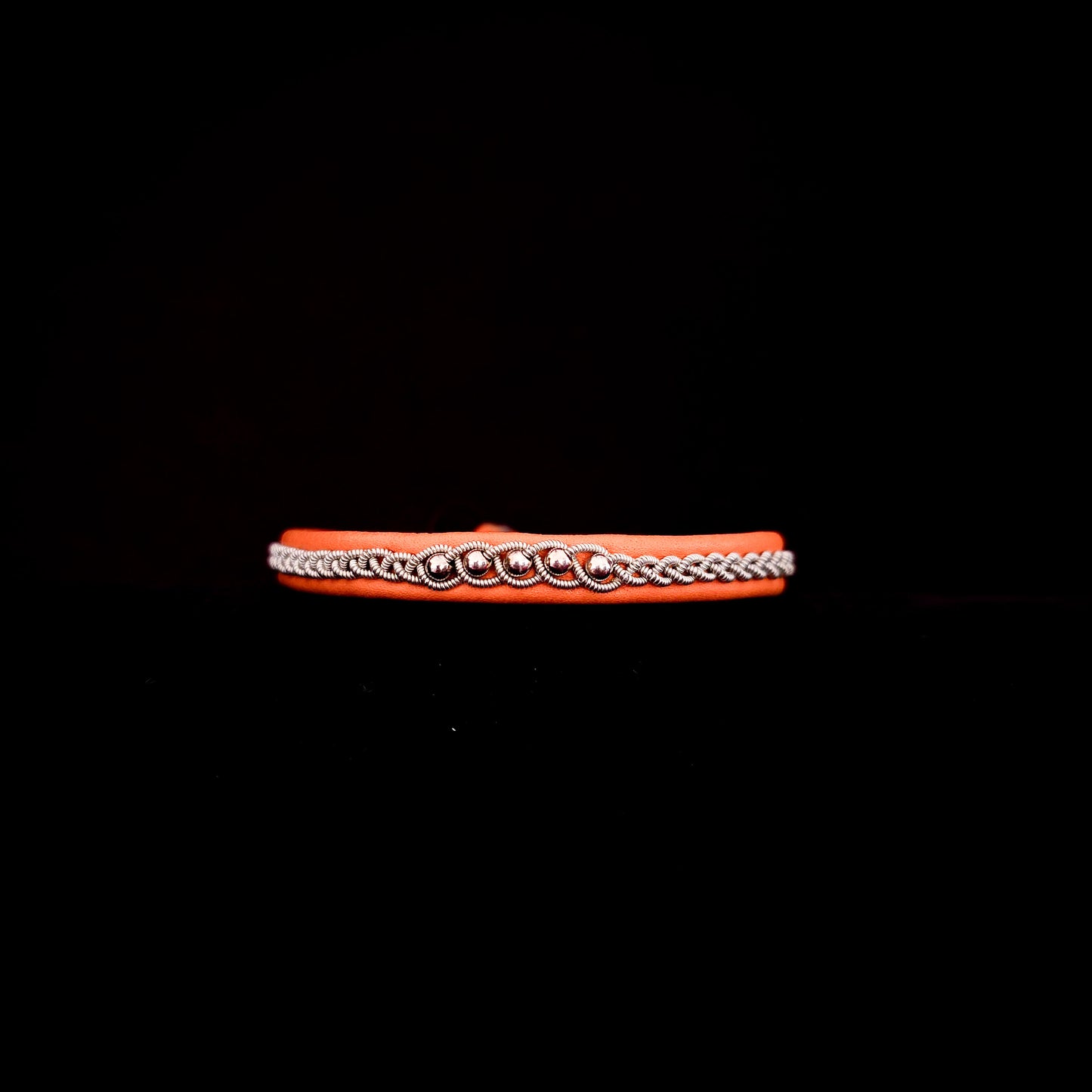 Sámi reindeer leather bracelet with braided pewter thread – Beaded Dori Sing