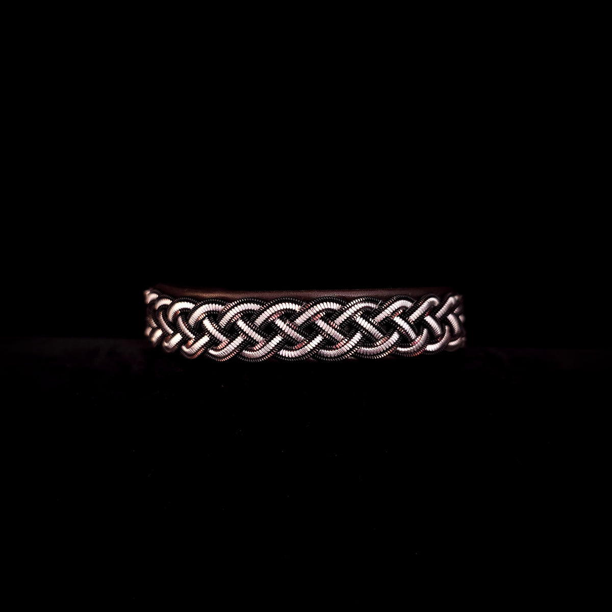 Sámi reindeer leather bracelet with braided pewter thread – Sable